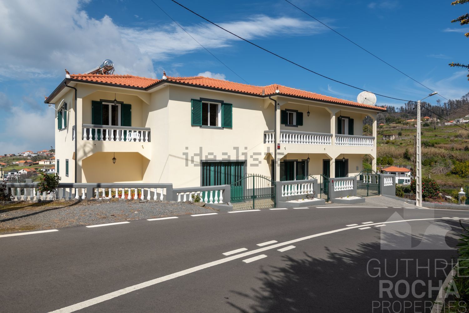 小楼房或独栋别墅出售在Estreito da Calheta - 外立面
