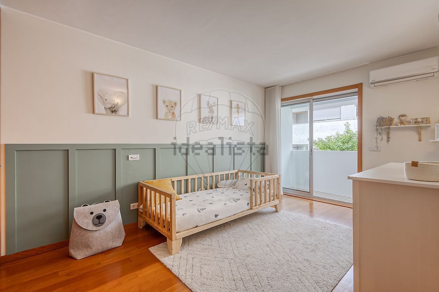 小楼房或独栋别墅出售在Rua Monte Penedo - 卧室