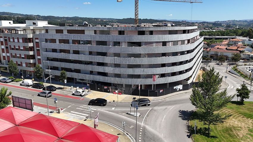公寓 t3出售在Avenida Doutor Leonardo Coimbra, 99