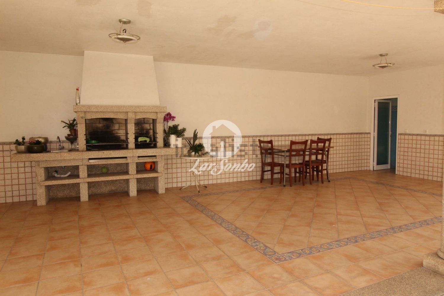 小楼房或独栋别墅出售在Fafe - 照片