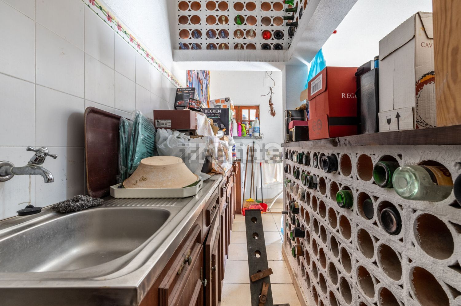 小楼房或独栋别墅出售在Bairro 15 - 仓库