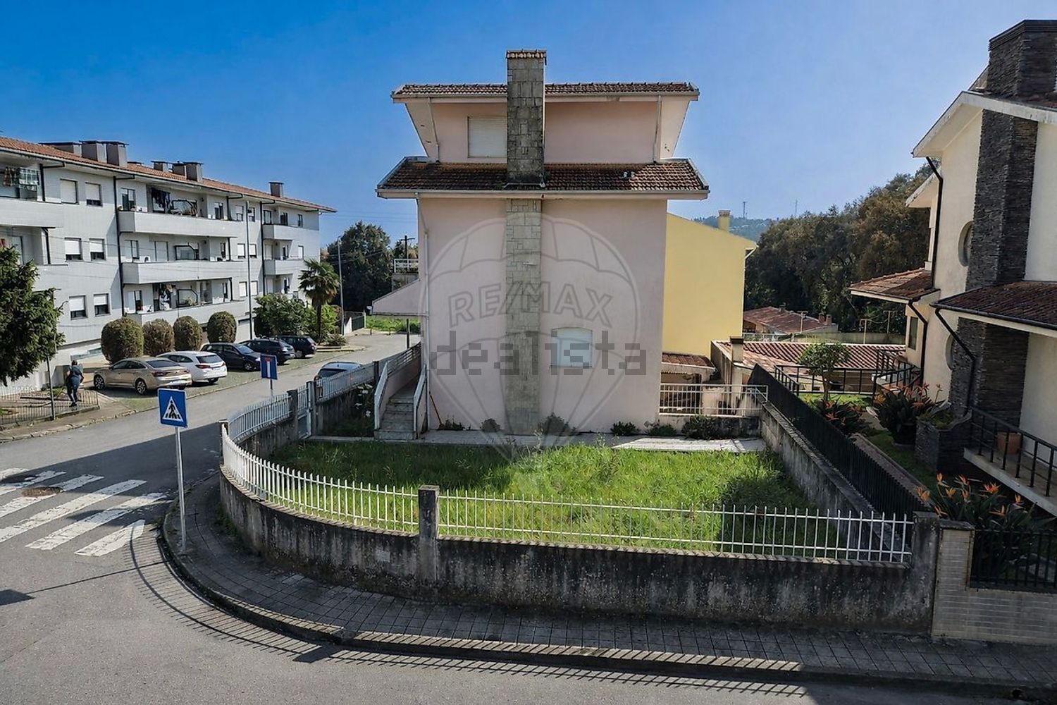 小楼房或独栋别墅出售在 Campo de Morouço - 外立面