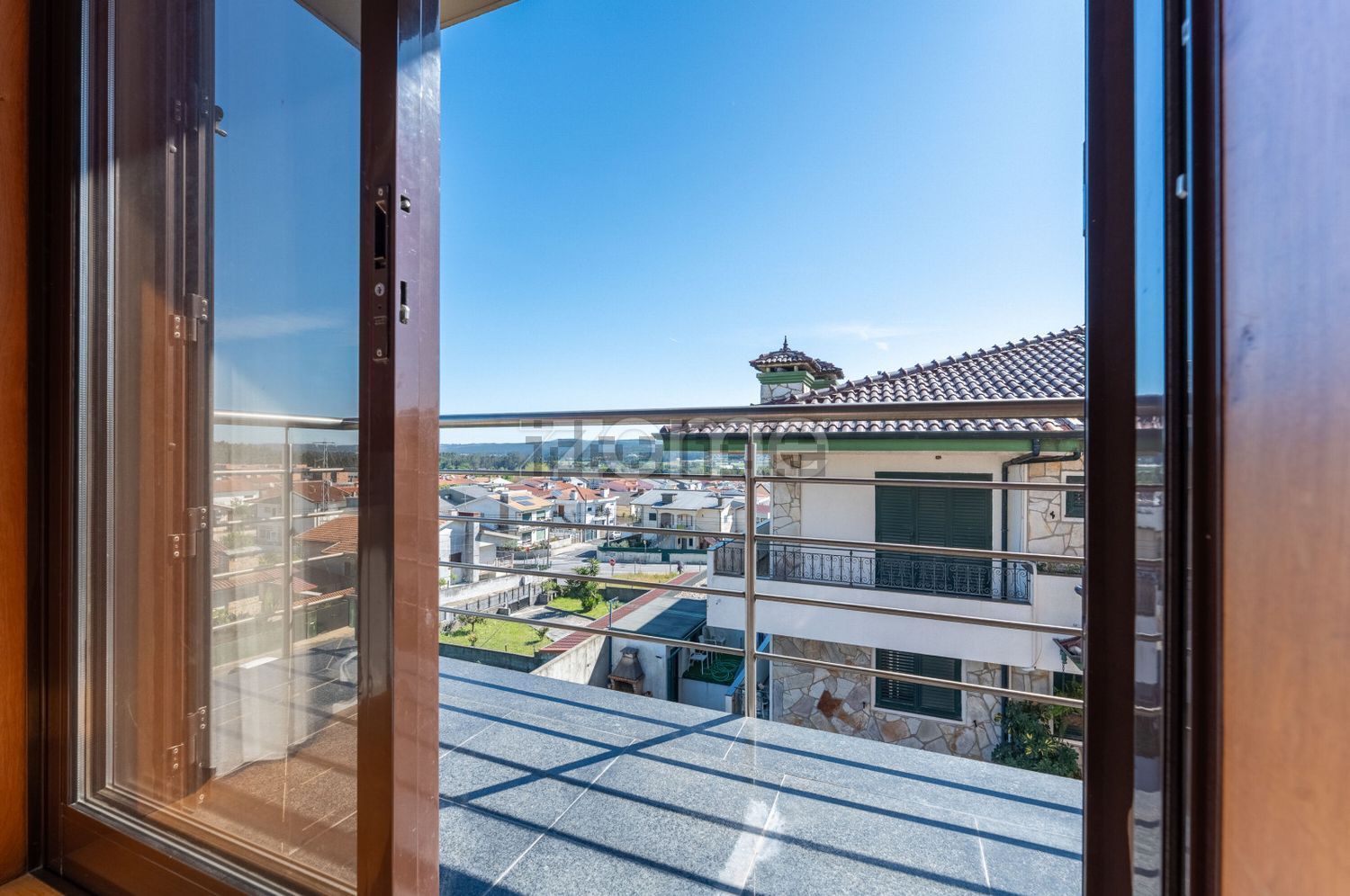 双拼别墅出售在Travessa de Santo António, 70 - 门廊