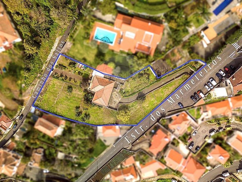 小楼房或独栋别墅出售在Estrada dos Marmeleiros
