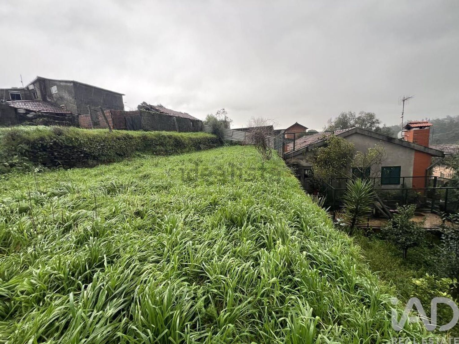 小楼房或独栋别墅出售在Campo e Sobrado - 周边