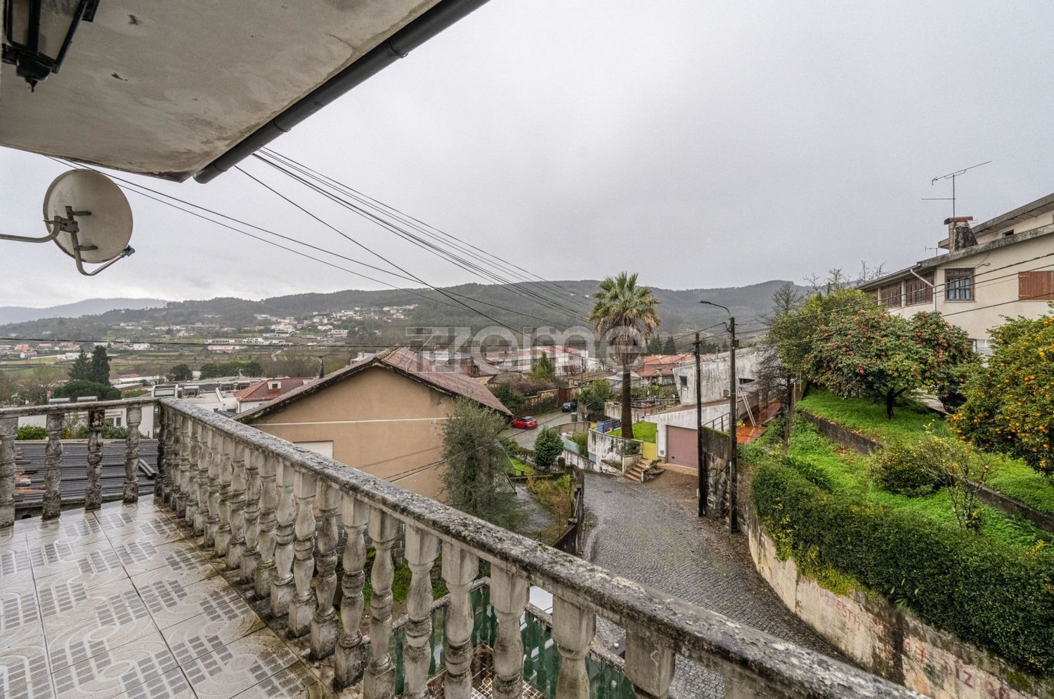 小楼房或独栋别墅出售在Rua João Augusto Lopes Bastos s/n - 门廊