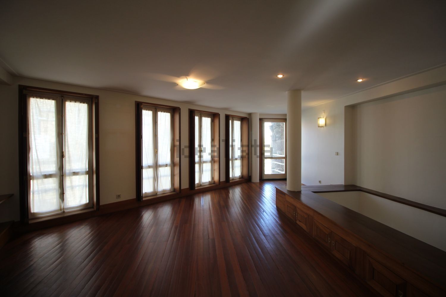 出租复式公寓在Rua de Santo André - 餐厅
