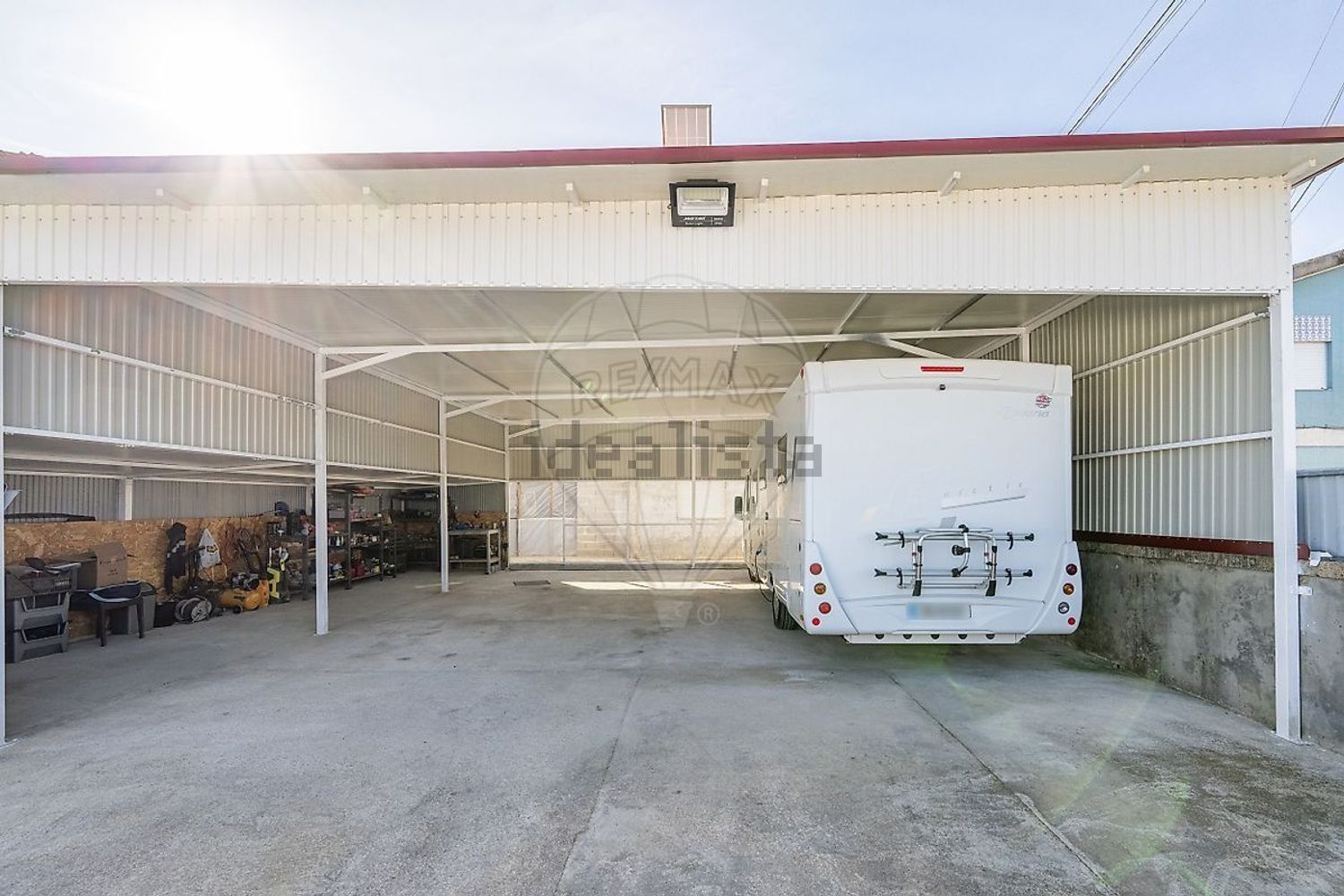 小楼房或独栋别墅出售在Rua 14 Lugar do Montinho, 9 - 停车位