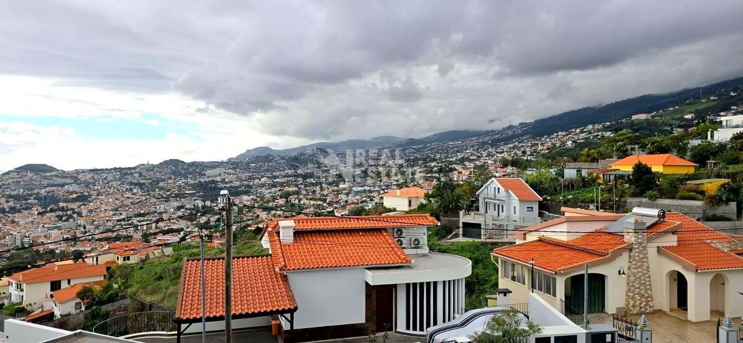 小楼房或别墅出售在Santa Maria Maior - 照片