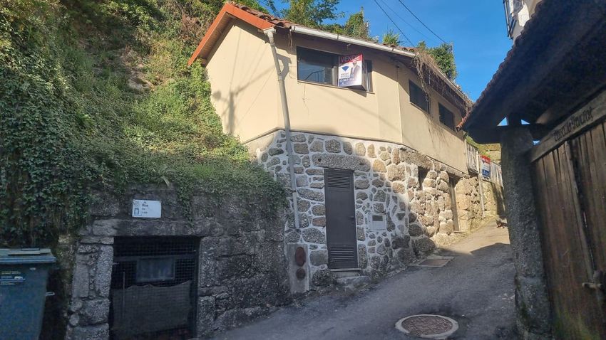 小楼房或独栋别墅出售在Rua da Laja