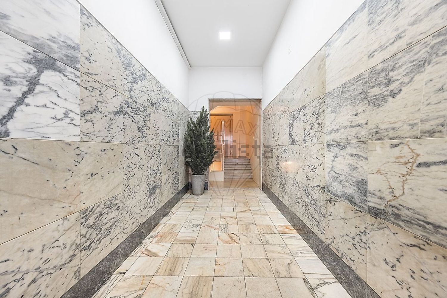 公寓 t3出售在Avenida João XXI - 过道