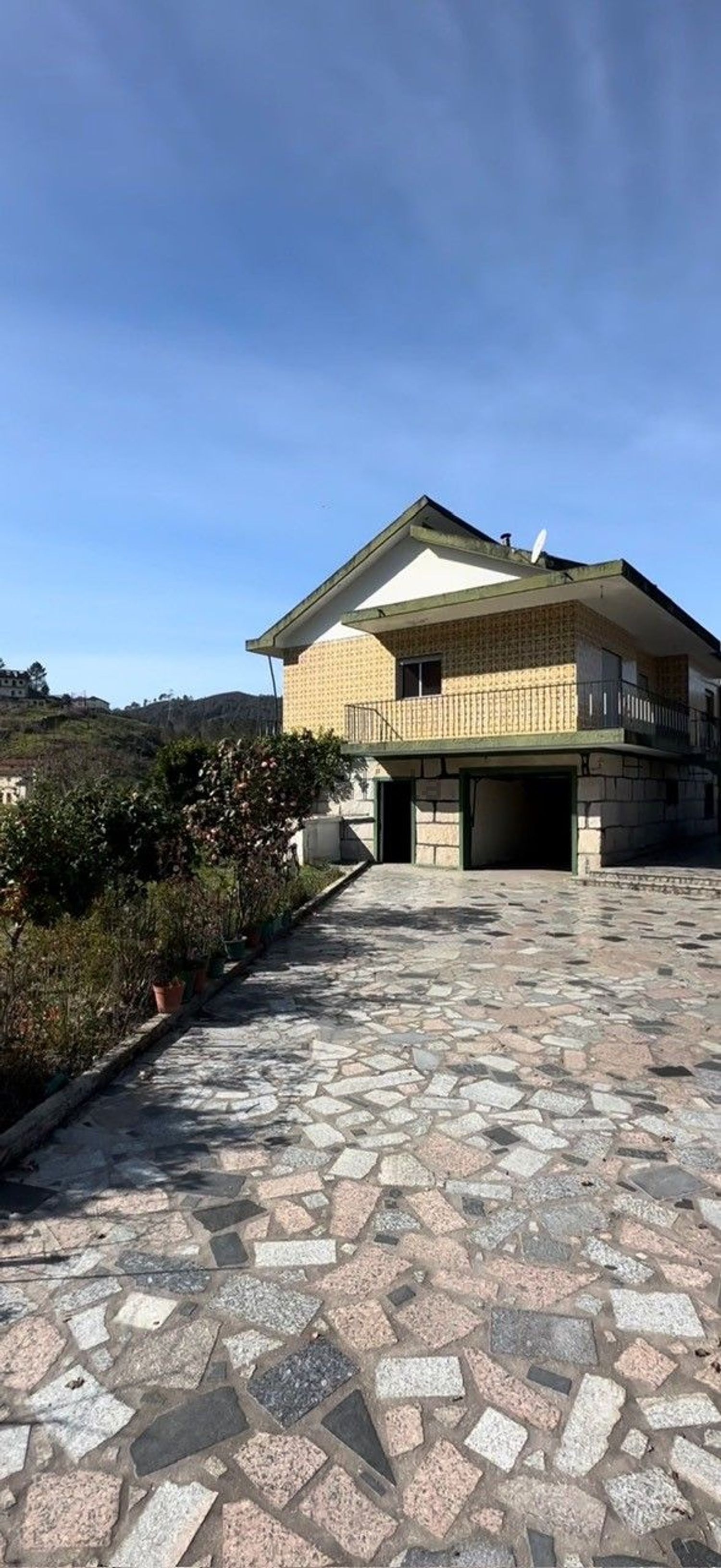 小楼房或独栋别墅出售在Rua de Santo Isidoro, 51 - 外立面