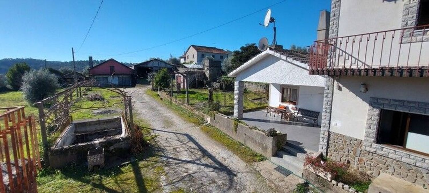 小楼房或独栋别墅出售在Barreiros e Cepões - 外立面