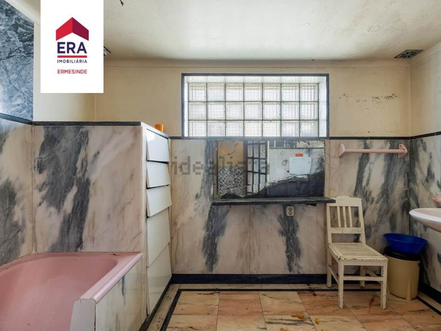 小楼房或独栋别墅出售在Avenida Afonso Domingues s/n - 照片