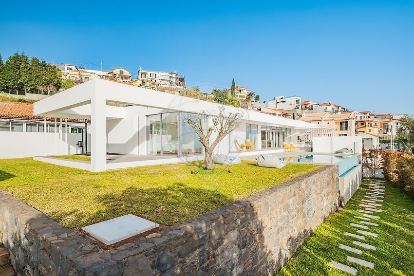 小楼房或独栋别墅出售在Caminho da Terça