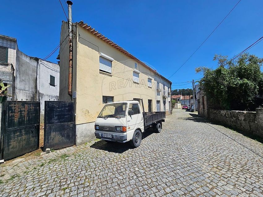 小楼房或独栋别墅出售在Rua da Fonte do Rendeiro