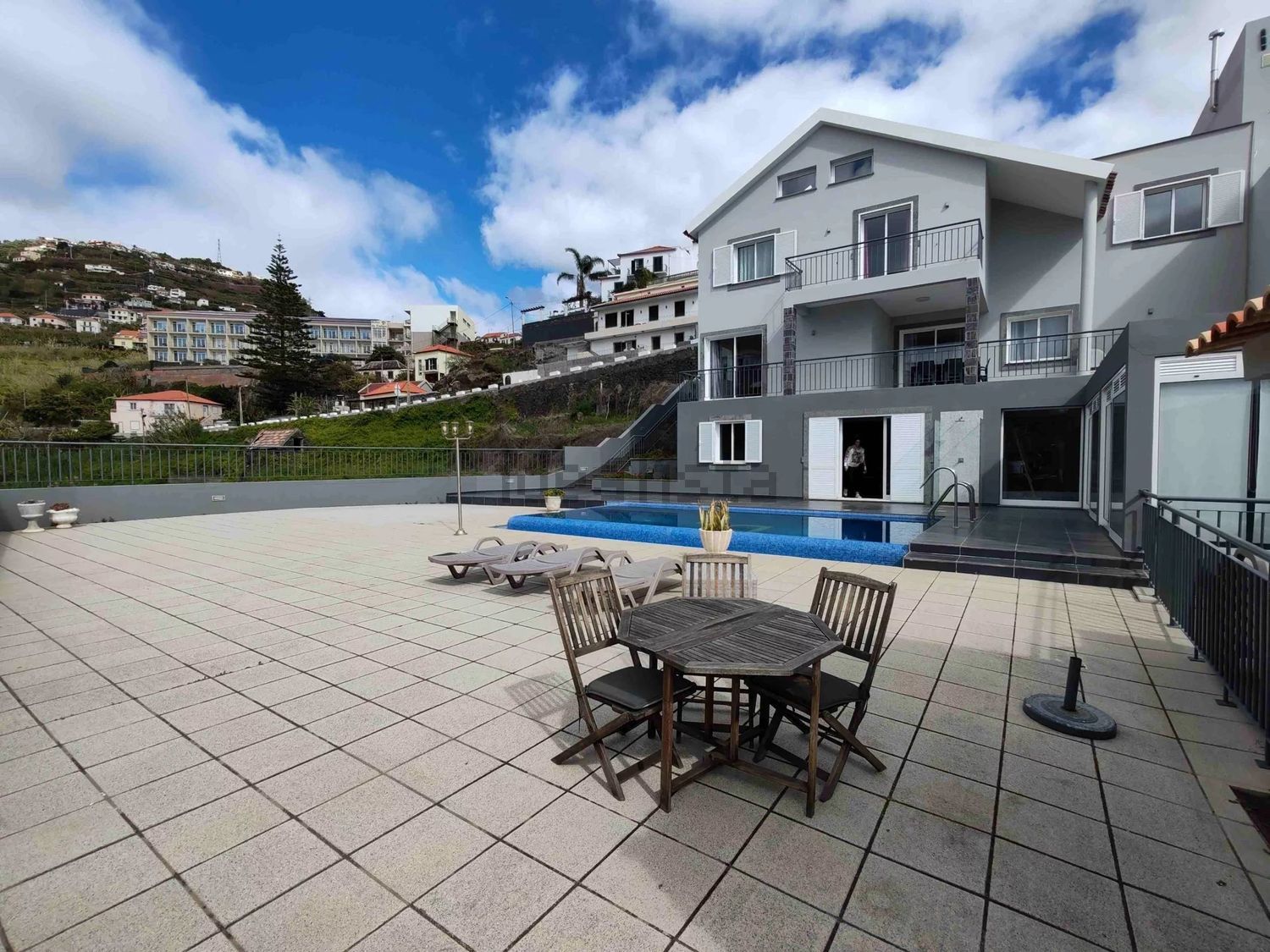 小楼房或独栋别墅出售在Ribeira Brava - 游泳池
