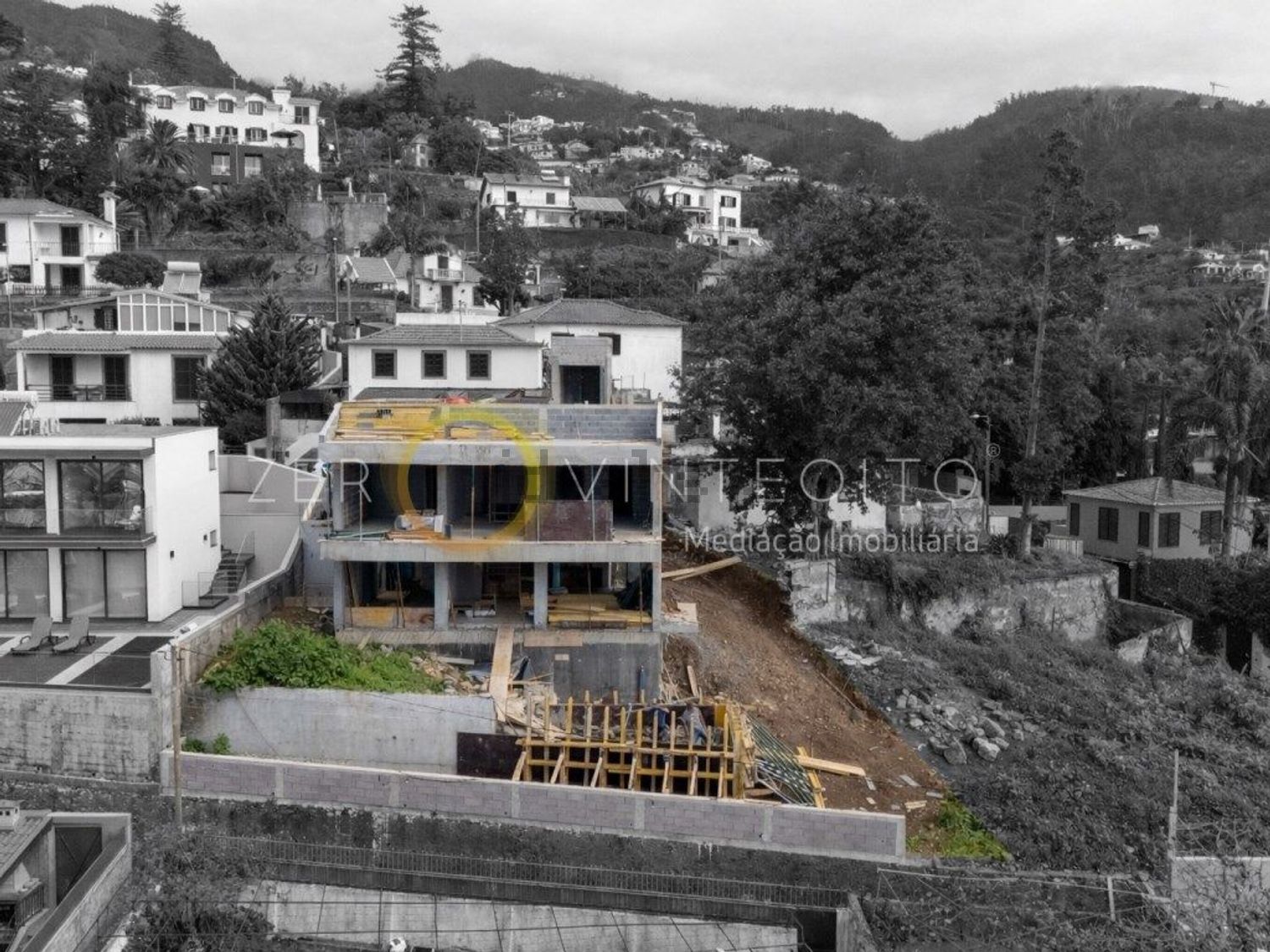 小楼房或独栋别墅出售在Rua Urbanização da Quinta de Santana - 照片