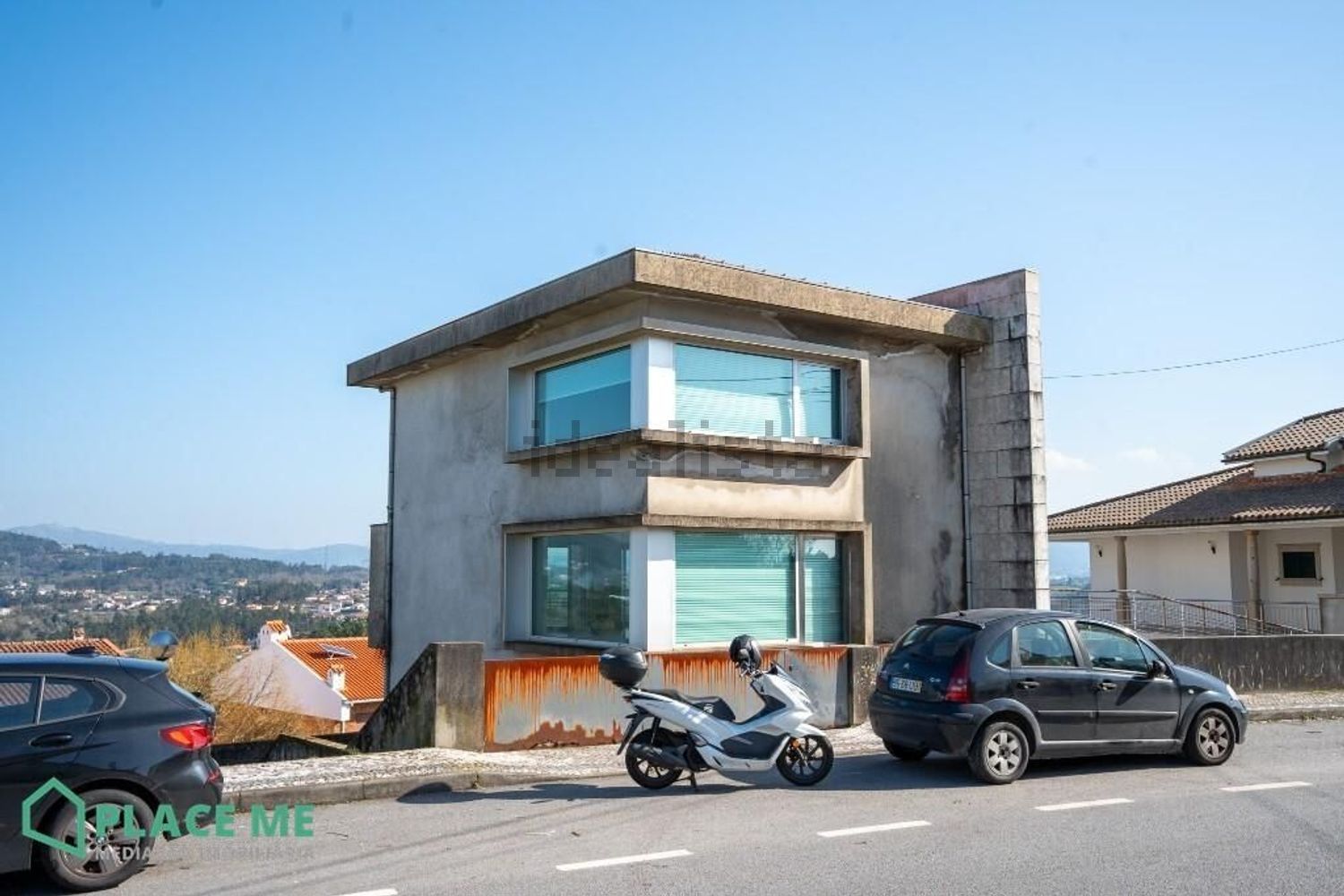 小楼房或独栋别墅出售在Avenida Doutor António Ribeiro Guimarães s/n - 周边