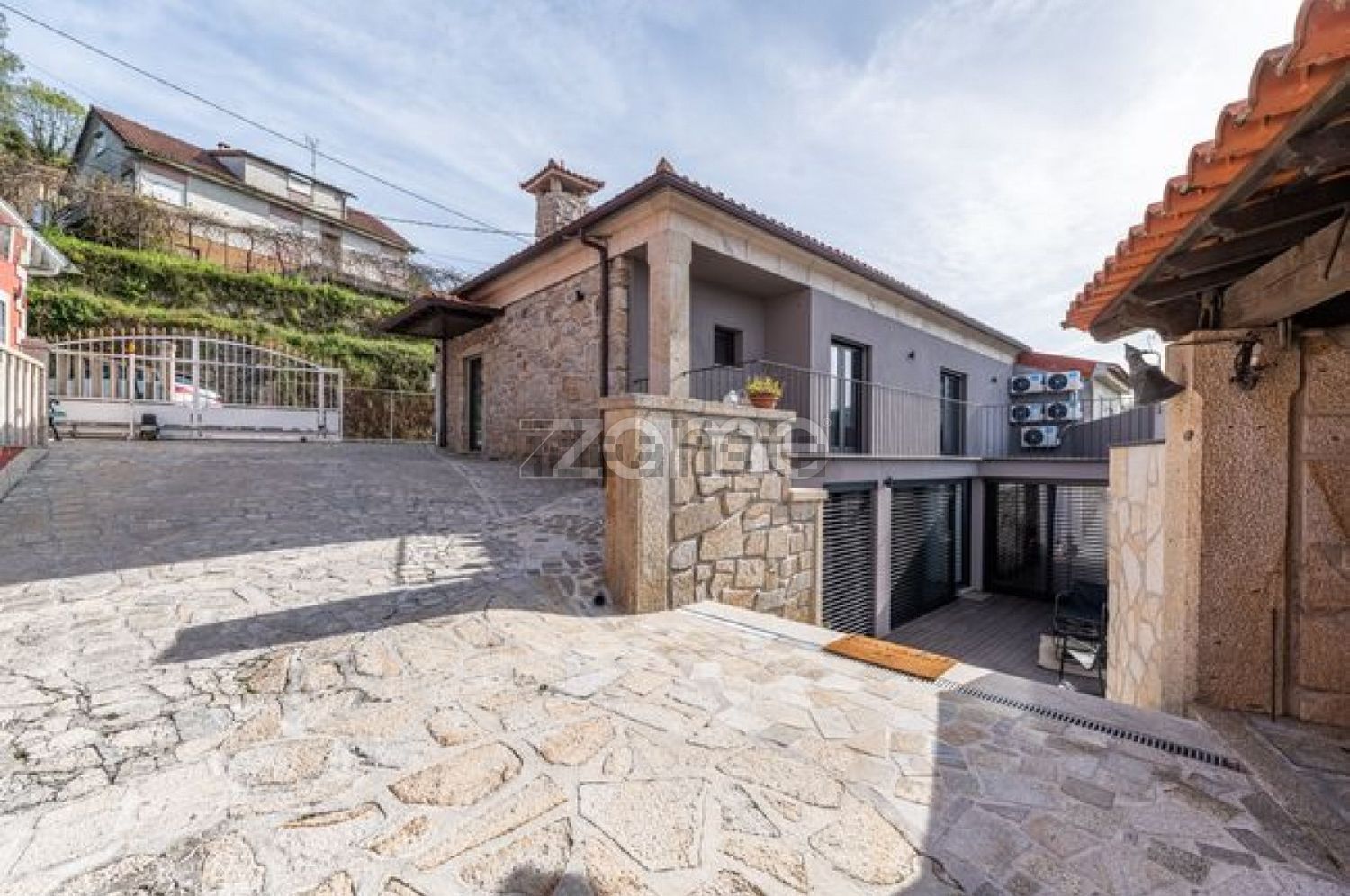 双拼别墅出售在Rua De Santa Luzia, 491 - 外立面