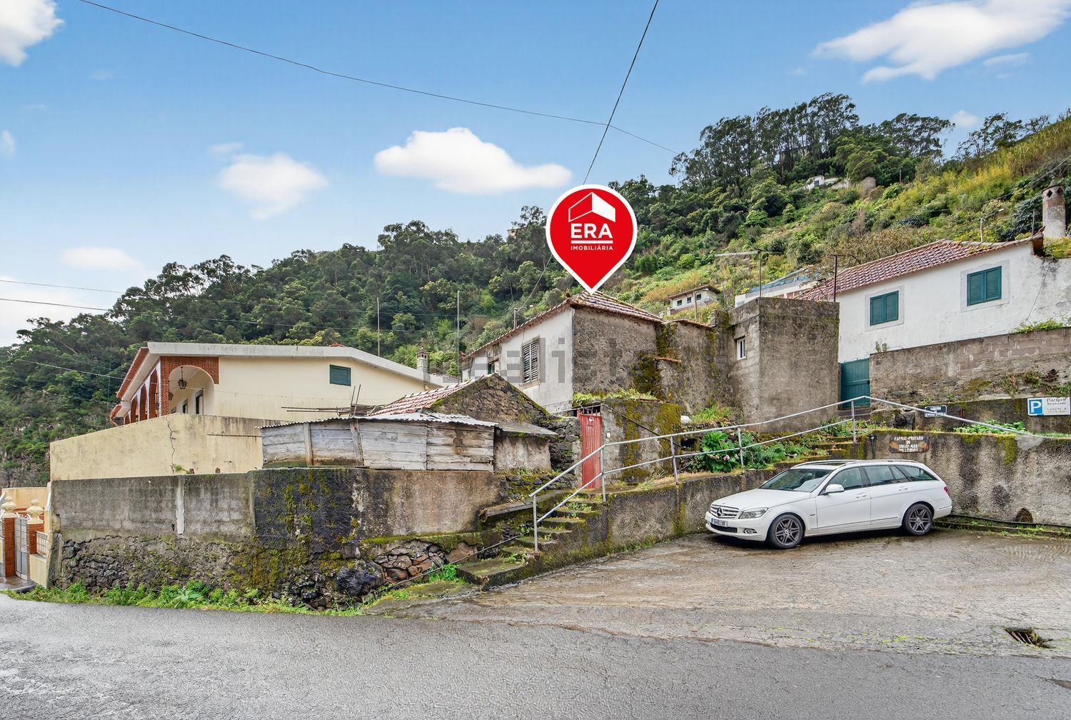 小楼房或独栋别墅出售在Estrada dos Maroços s/n - 外立面