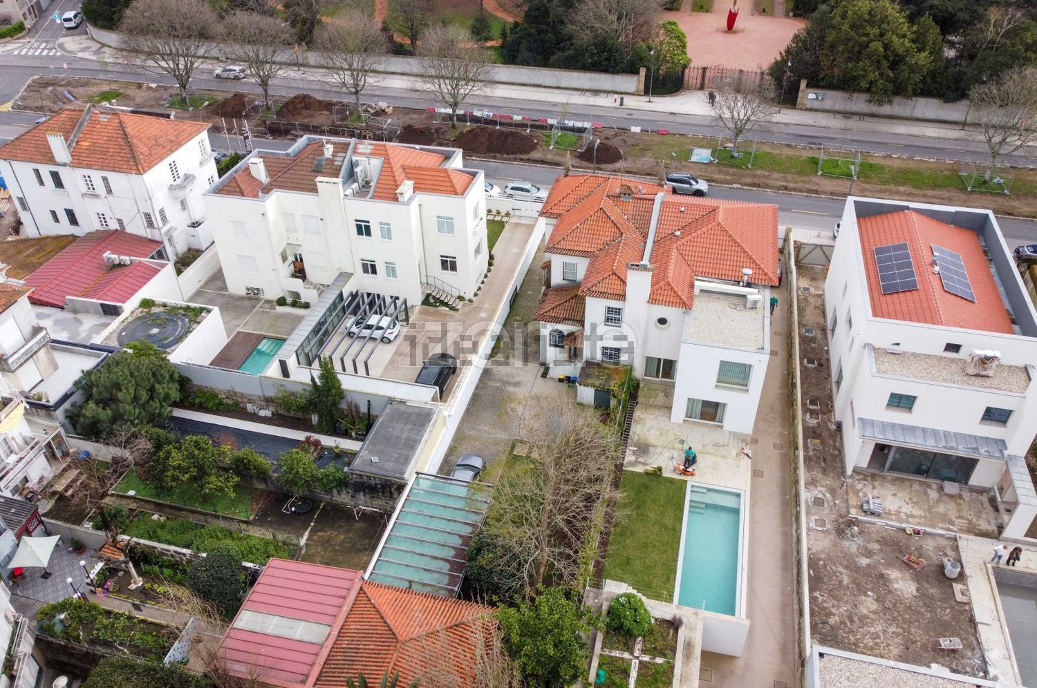 小楼房或独栋别墅出售在Avenida do Marechal Gomes da Costa - 视线