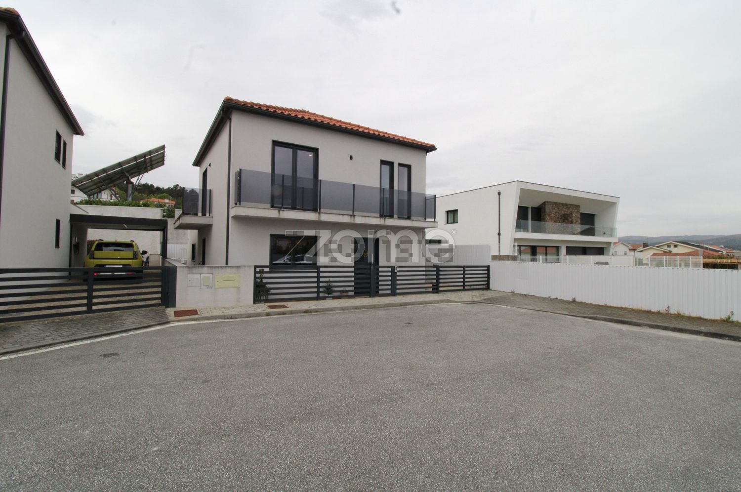 小楼房或独栋别墅出售在Fafe - 外立面