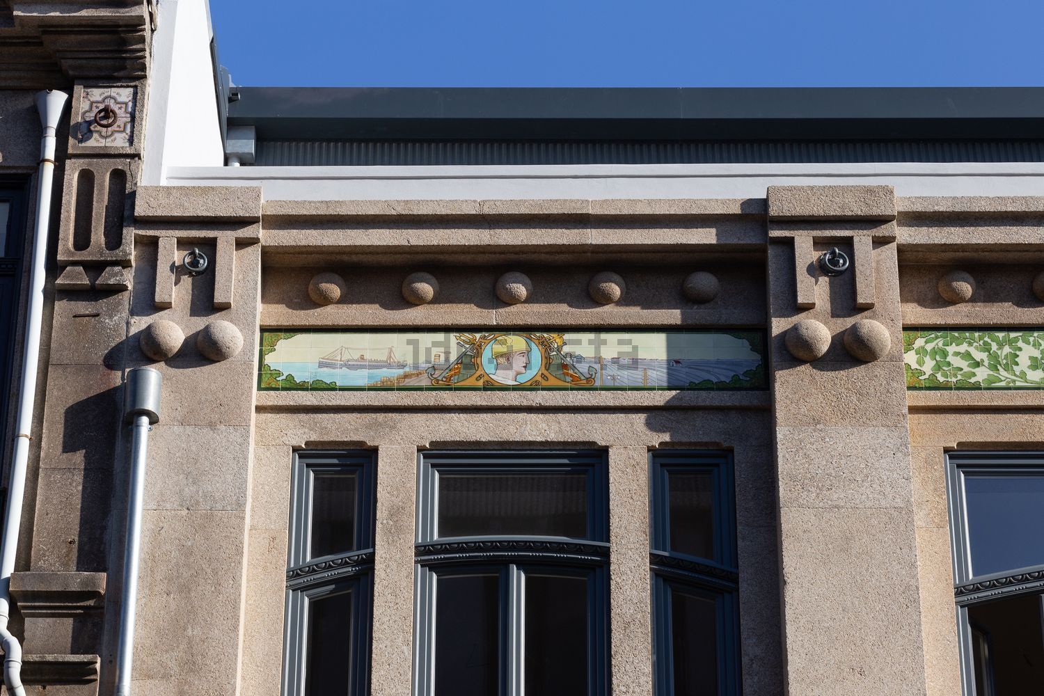 出租t0（单人公寓）在Rua de José Falcão, 150 - 外立面