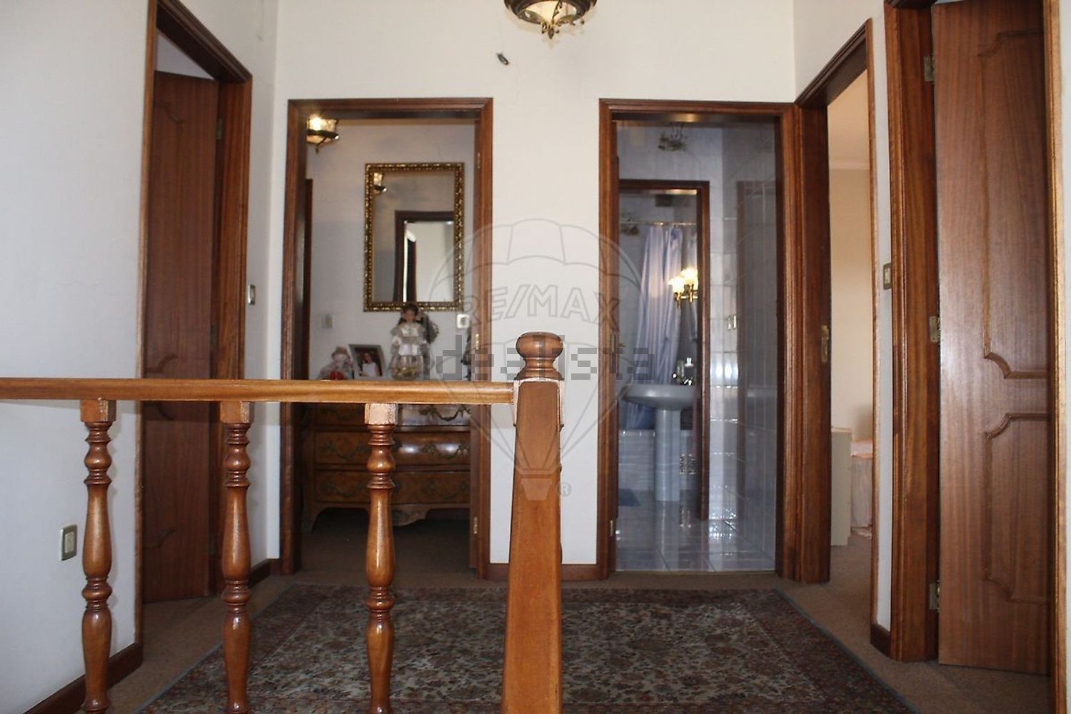 小楼房或独栋别墅出售在 Margaride (Santa Eulália) - Várzea - Lagares - Varziela - Moure - 过道