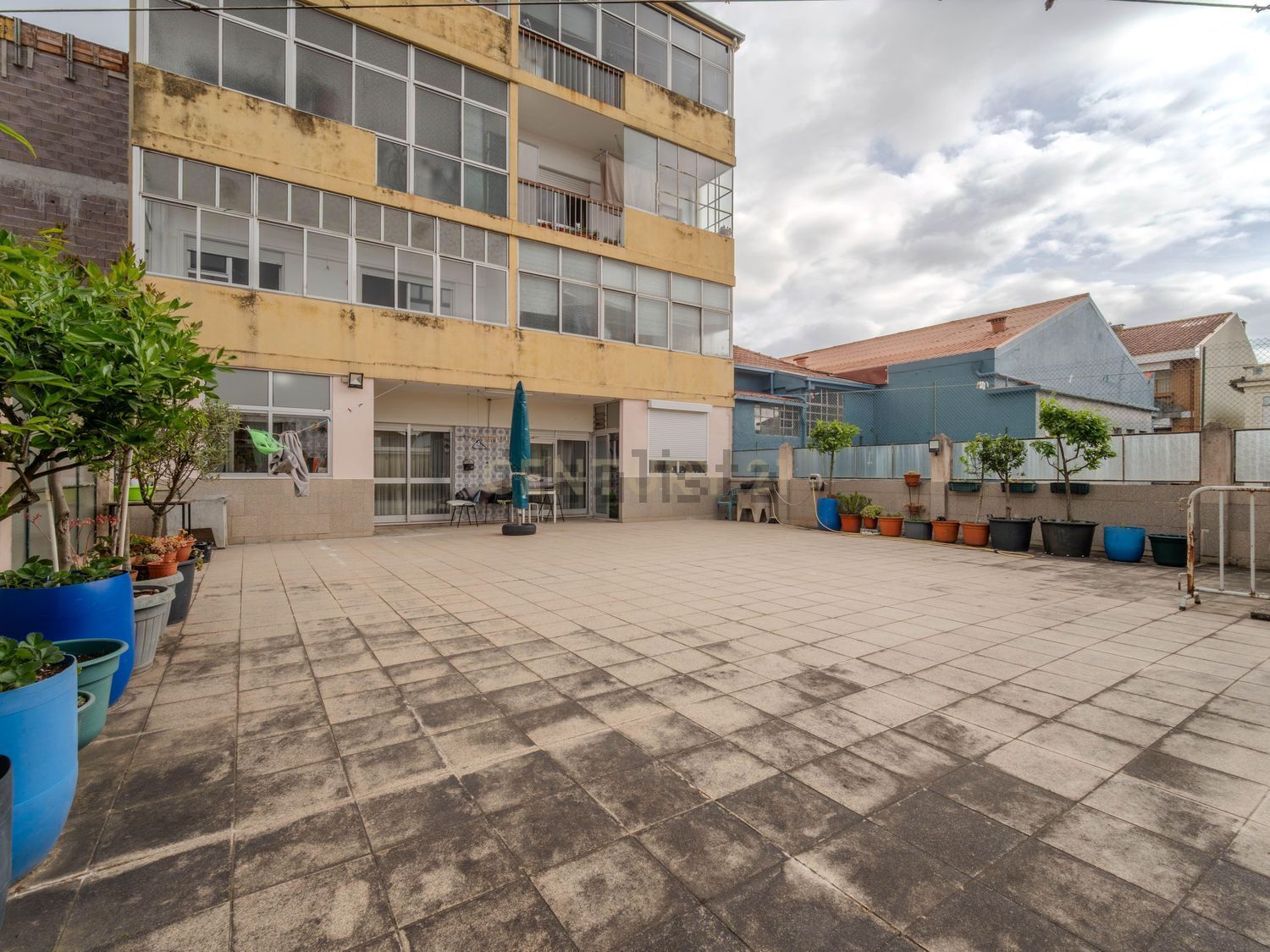 公寓 t3出售在Praça da Corujeira, 24 - 视线