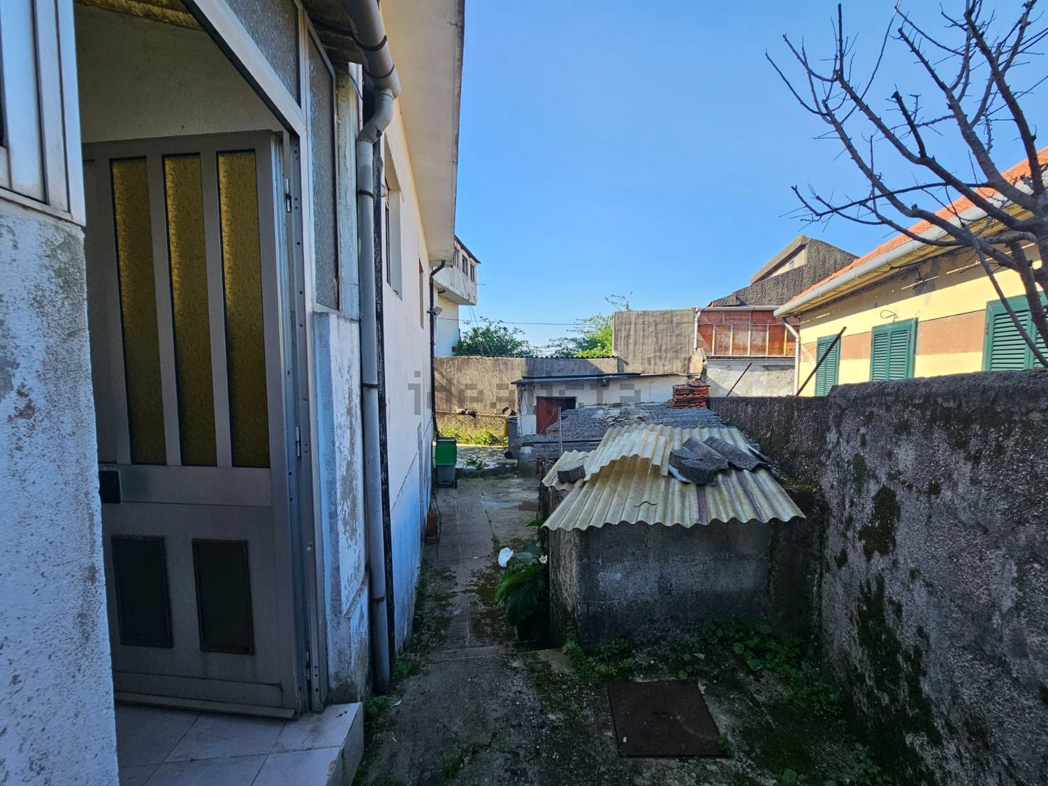 小楼房或独栋别墅出售在Rua Pedra Alta - 外立面