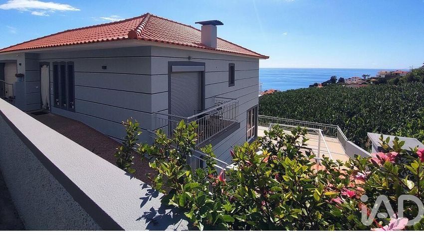 小楼房或独栋别墅出售在Arco da Calheta