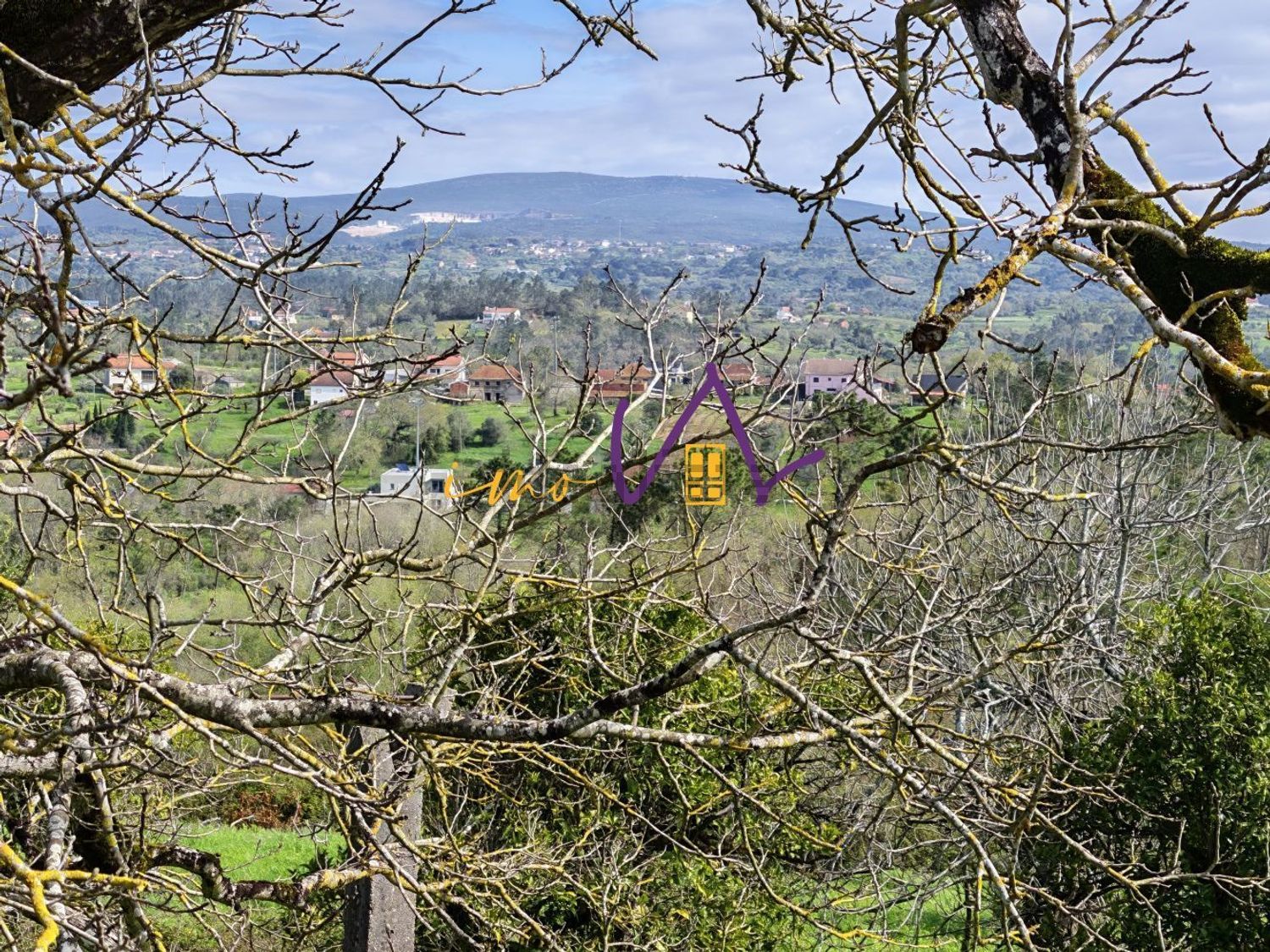 小楼房或独栋别墅出售在Santiago de Litém - 视线
