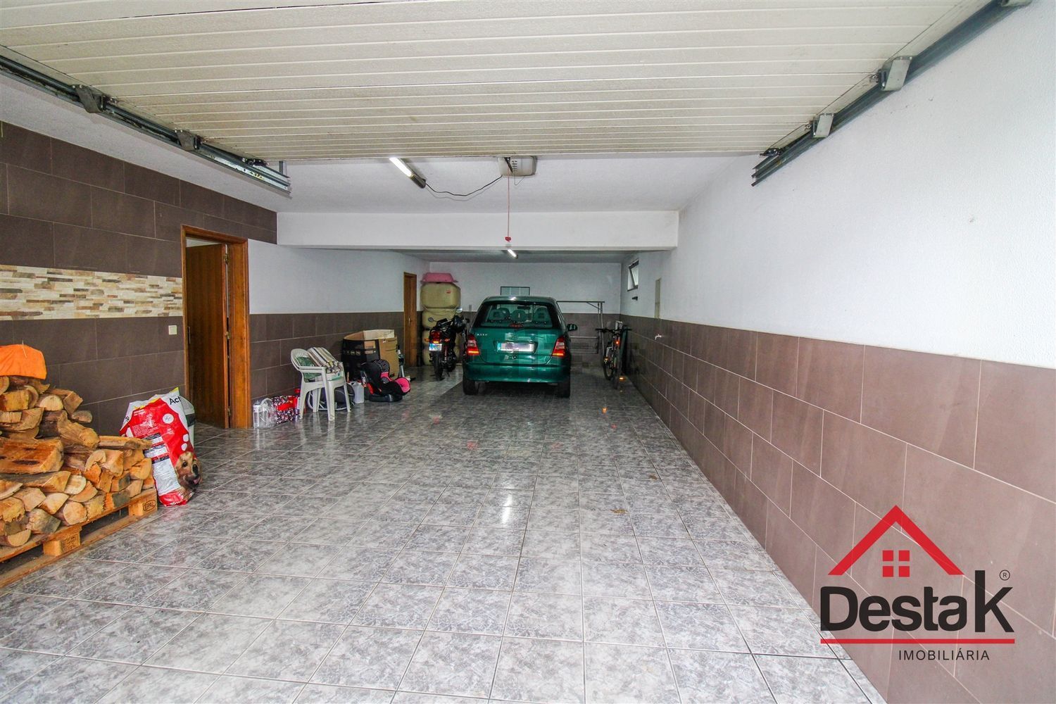 小楼房或独栋别墅出售在Rio de Loba - 停车位