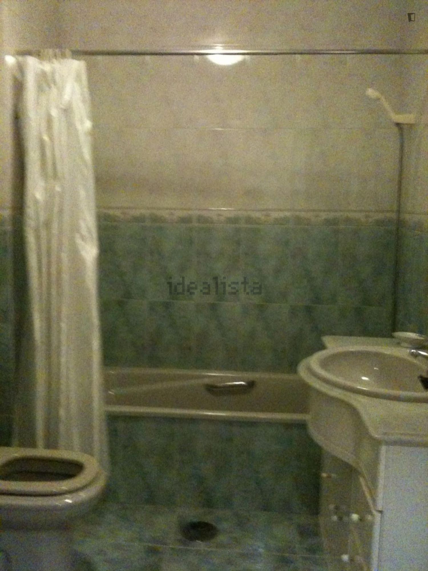 出租房间在Rua Gonçalo Mendes da Maia - 卫生间