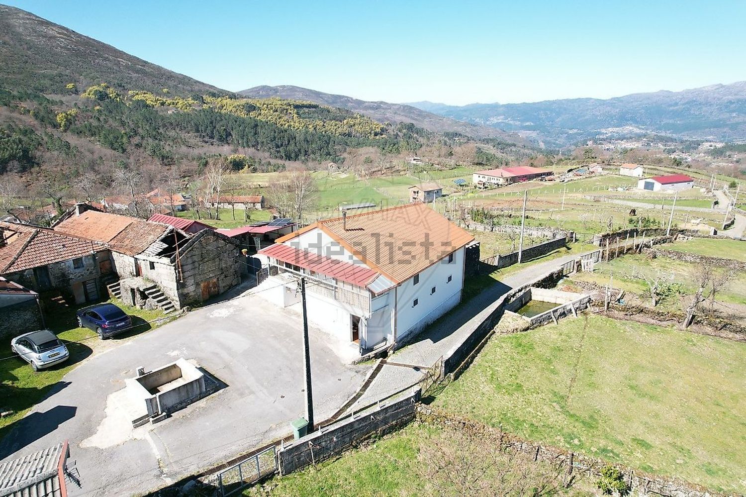 小楼房或独栋别墅出售在Avenida de São Miguel - 视线