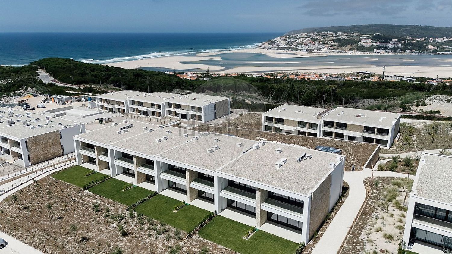 小楼房或独栋别墅出售在Estrada do Rio Cortiço - 视线