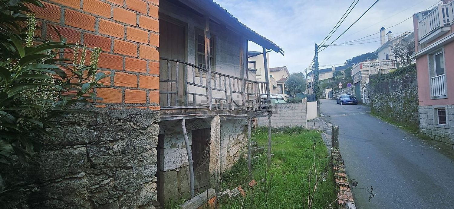 小楼房或独栋别墅出售在Rua Direita - 外立面