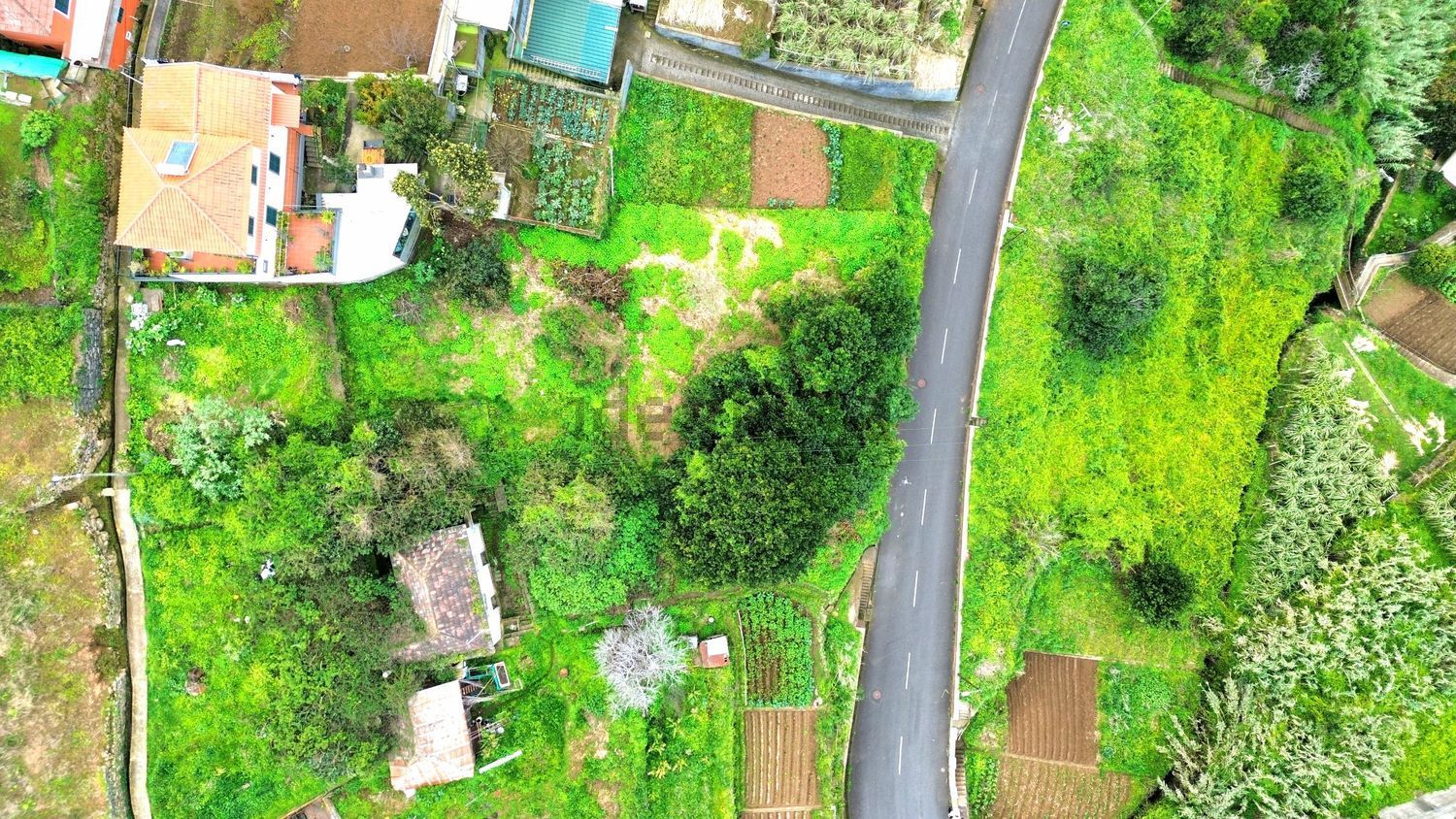 小楼房或独栋别墅出售在Estrada do Cabouco s/n - 花园