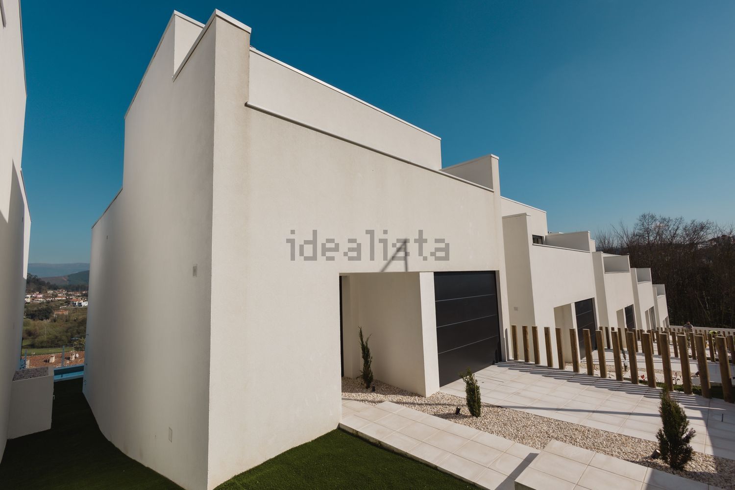小楼房或独栋别墅出售在Rua Camões, 100 - 外立面