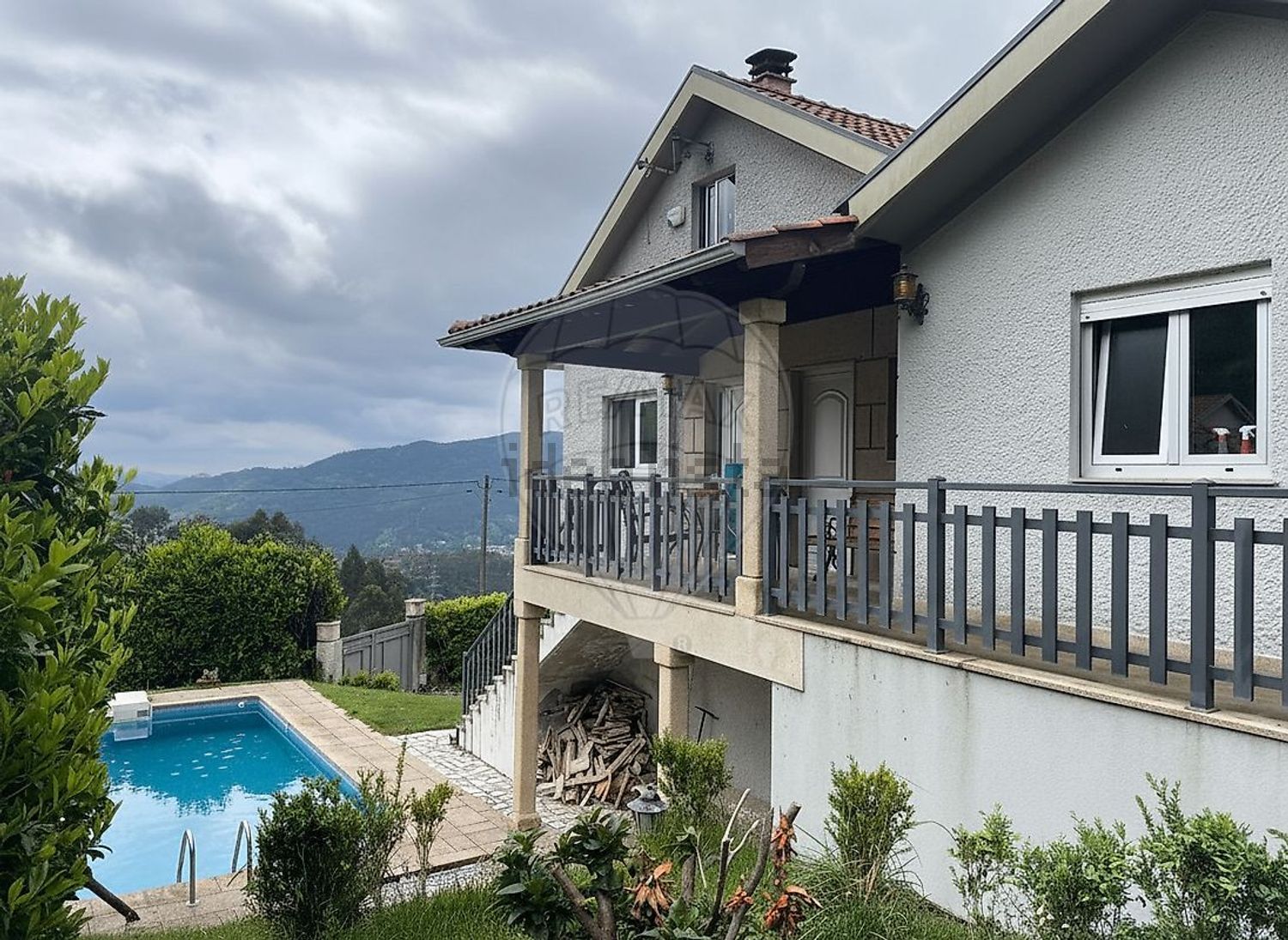 小楼房或独栋别墅出售N103 - 外立面