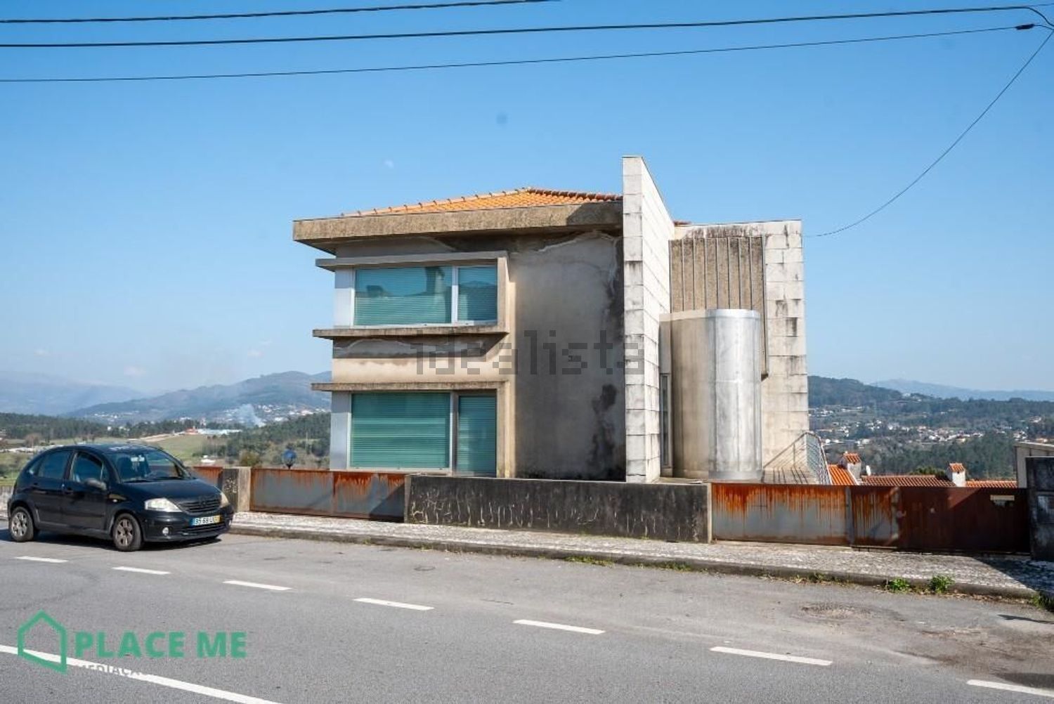 小楼房或独栋别墅出售在Avenida Doutor António Ribeiro Guimarães s/n - 外立面