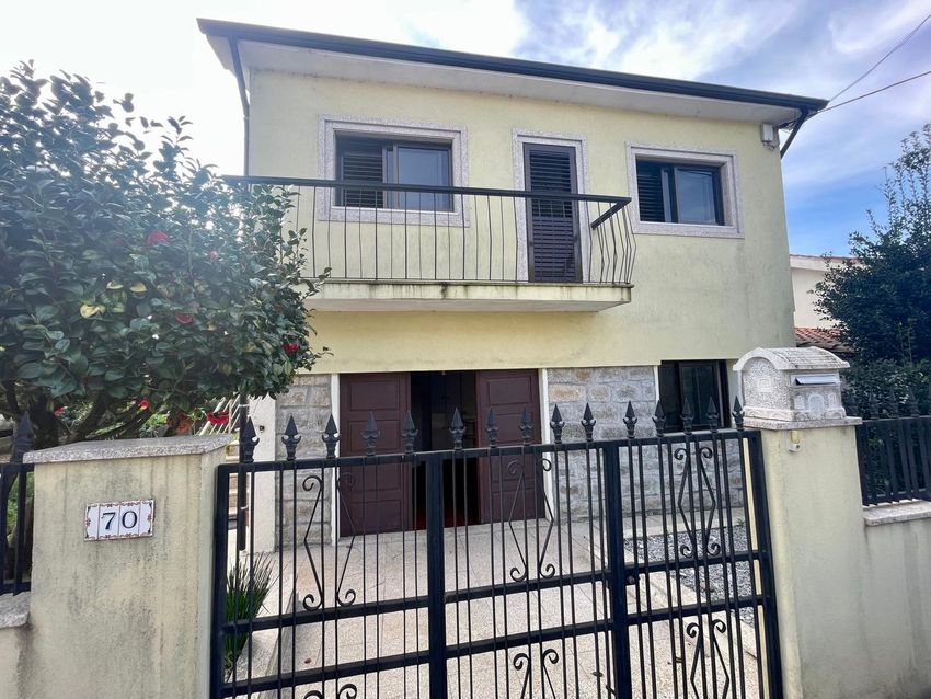 小楼房或独栋别墅出售在Campo e Sobrado