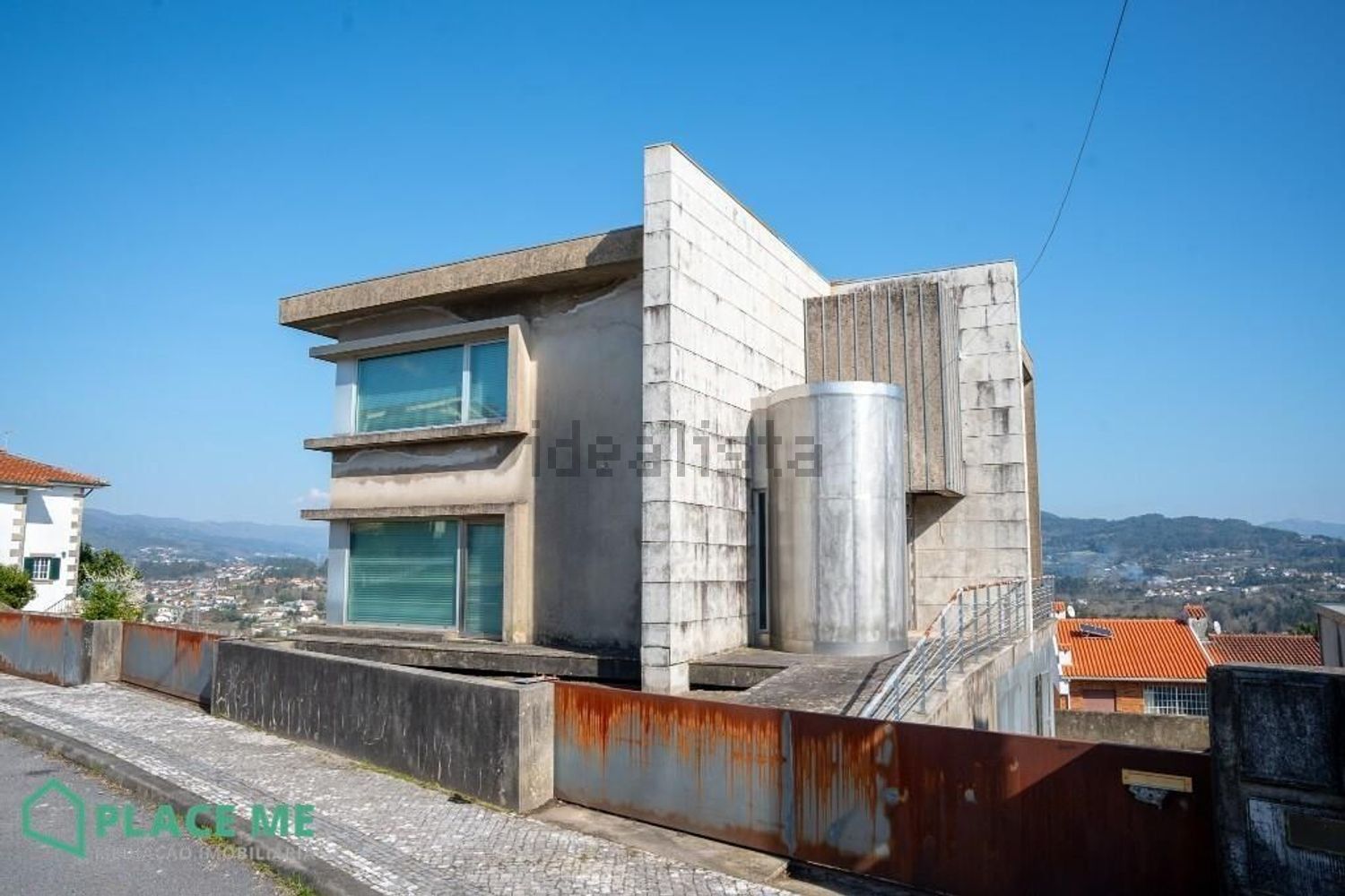 小楼房或独栋别墅出售在Avenida Doutor António Ribeiro Guimarães s/n - 视线