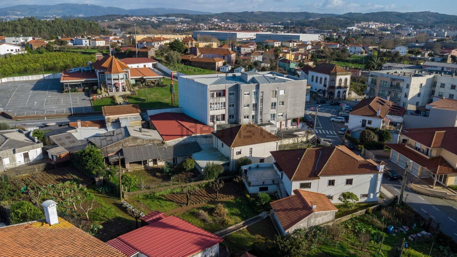 小楼房或独栋别墅出售在Ribeirão - 阳台