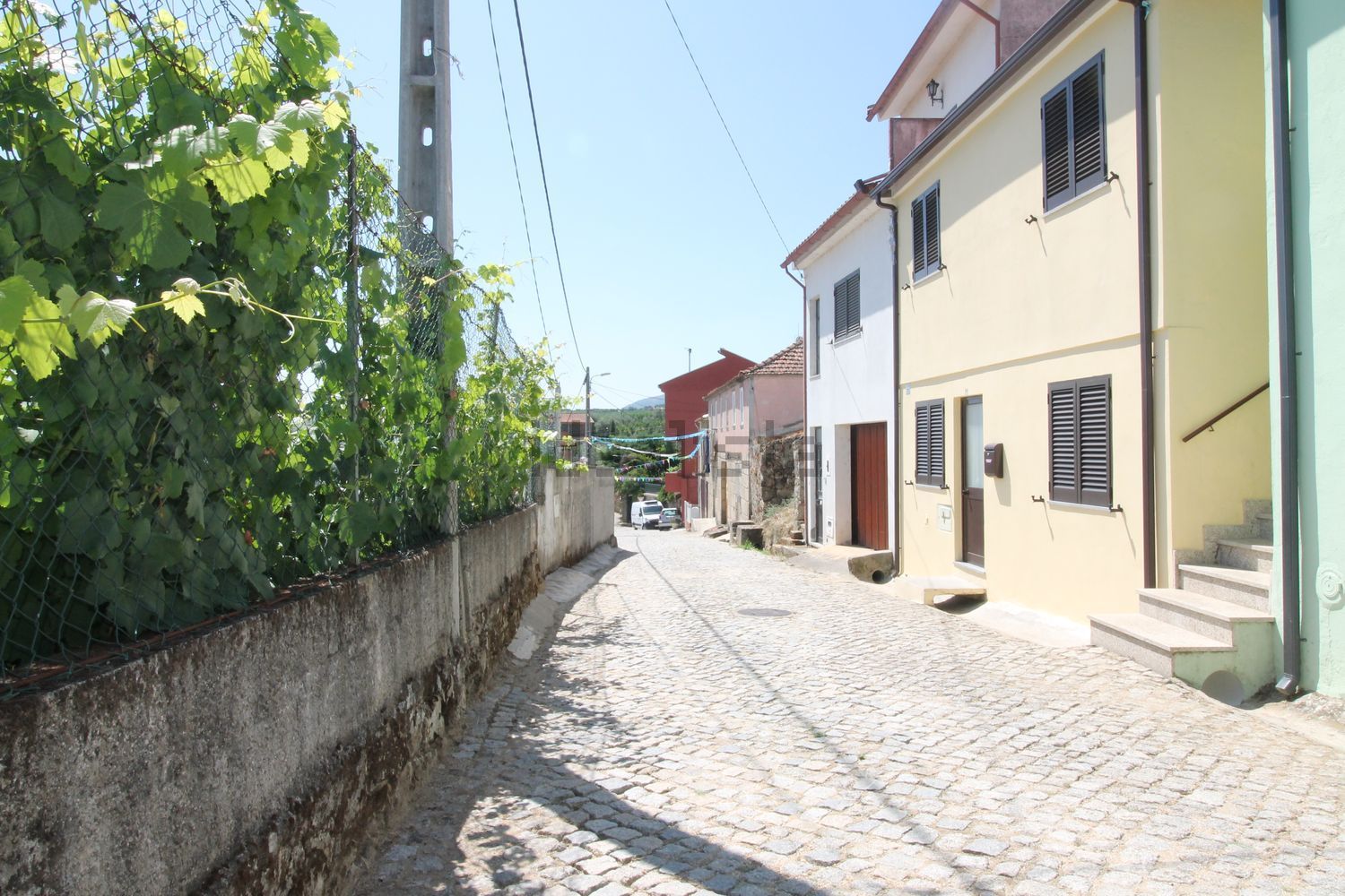 小楼房或独栋别墅出售在Rua da Cova do Bairro, 83 - 外立面