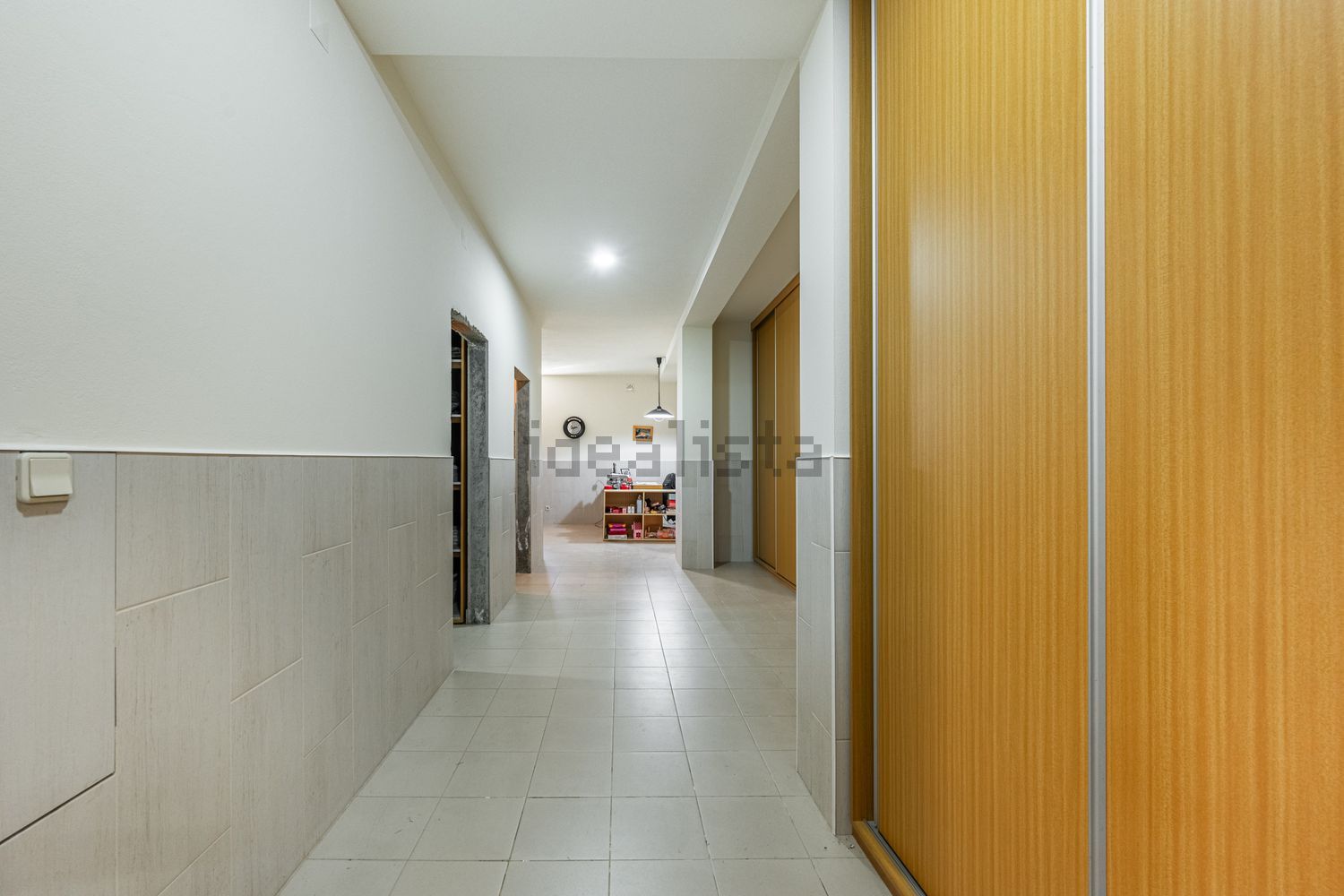 小楼房或独栋别墅出售在Rua de Sernades 2, 13 - 仓库