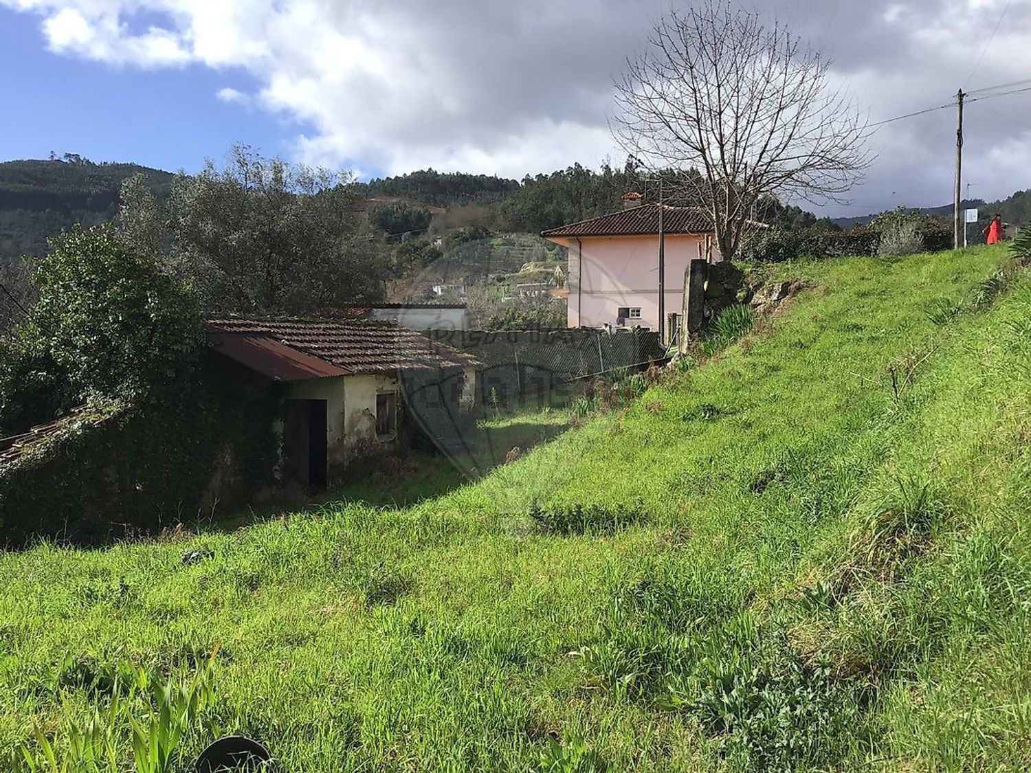 小楼房或独栋别墅出售在Vale de Bouro - 外立面