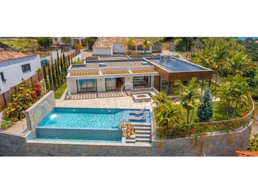 小楼房或独栋别墅出售在Caminho do Lombo de São João