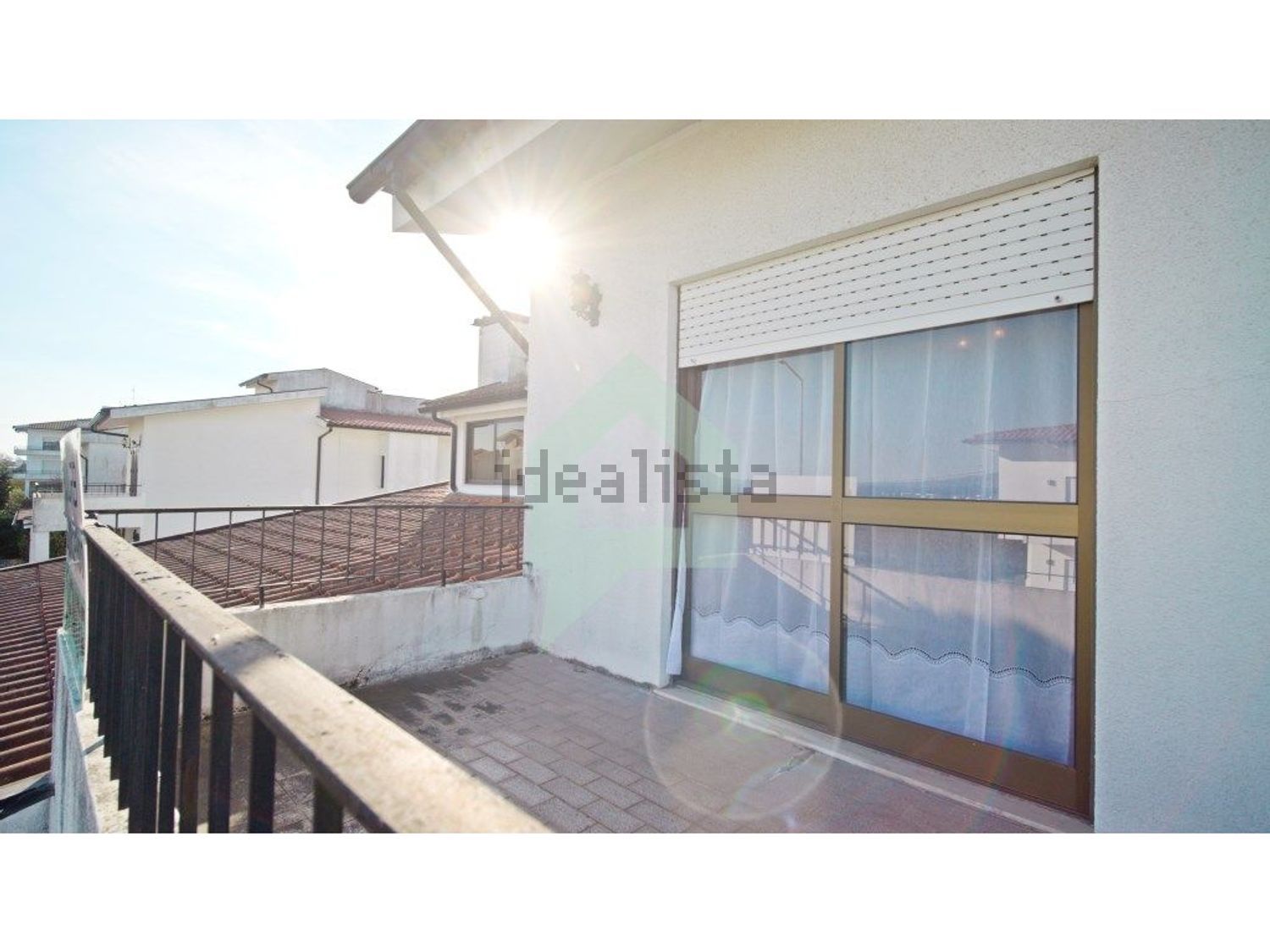 小楼房或独栋别墅出售在Arcozelo - 露台